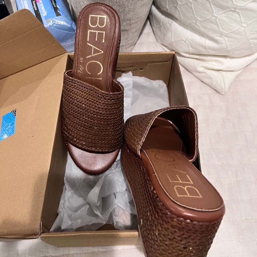 Brand new Brown Peony Sandals by Matisse